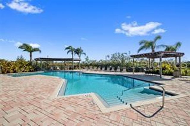 4323 BAYSIDE VILLAGE DRIVE 325, Tampa, FL 33615