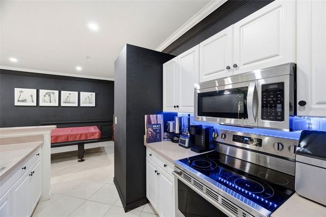 4323 BAYSIDE VILLAGE DRIVE 325, Tampa, FL 33615