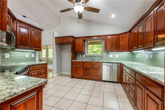 6 Hallock Drive, Bella Vista, AR 72714