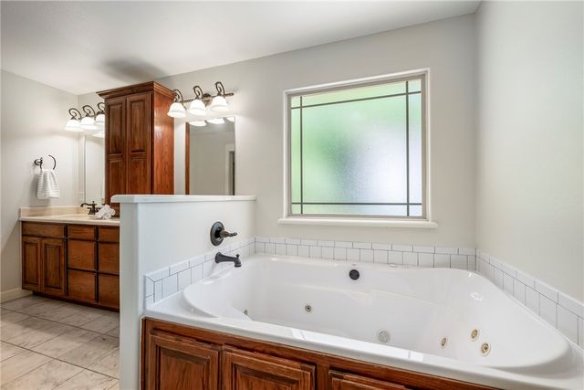 6 Hallock Drive, Bella Vista, AR 72714