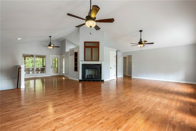 6 Hallock Drive, Bella Vista, AR 72714