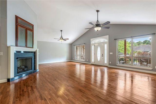 6 Hallock Drive, Bella Vista, AR 72714