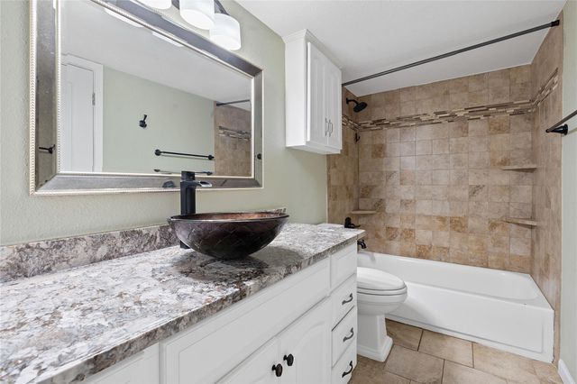287 Venture BLVD, Point Venture, TX 78645