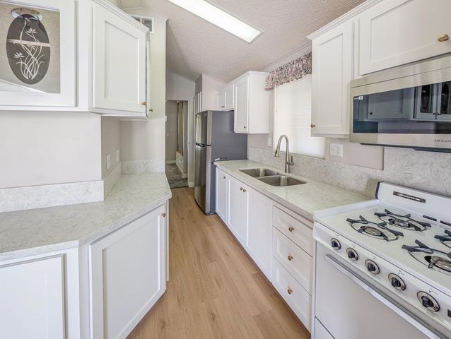 70200 Dillon Road 119, Desert Hot Springs, CA 92241