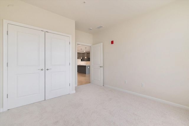 11 Peters Farm Way 310, Westborough, MA 01581