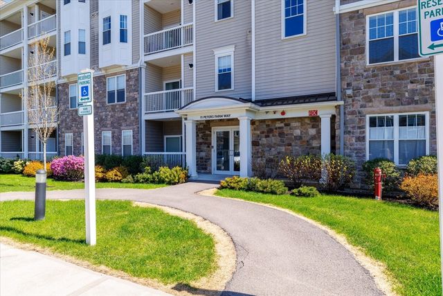 11 Peters Farm Way 310, Westborough, MA 01581