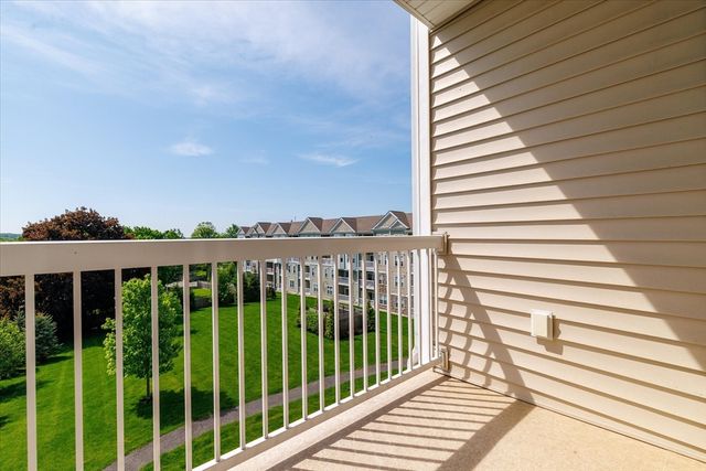 11 Peters Farm Way 310, Westborough, MA 01581