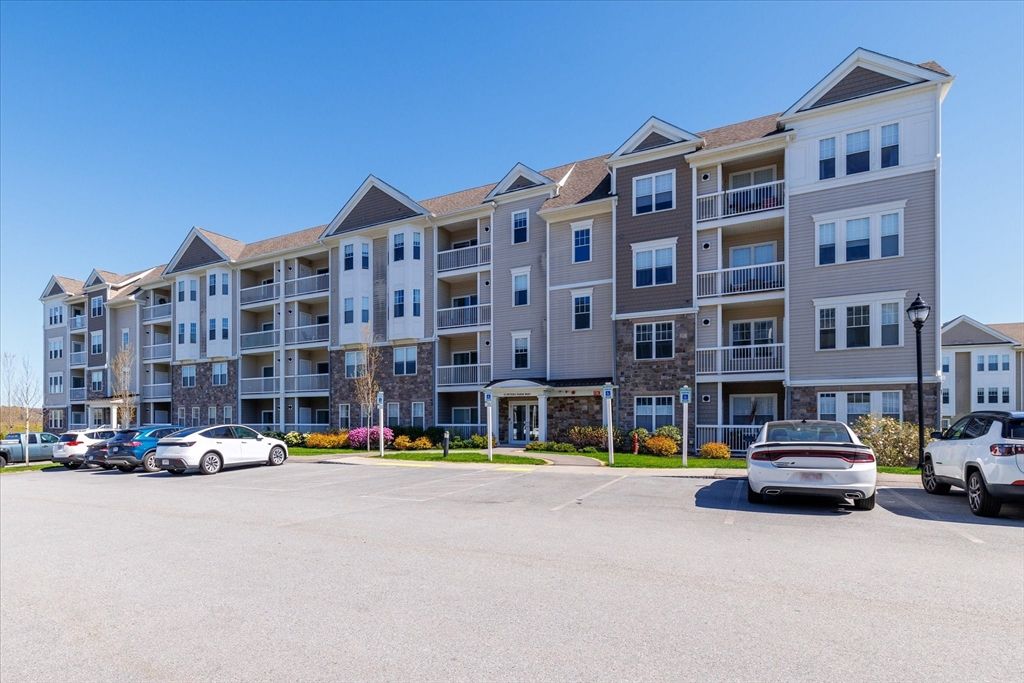 11 Peters Farm Way 310, Westborough, MA 01581