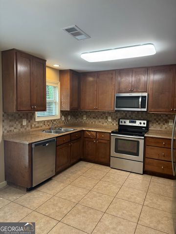 7883 Pendergrass Road, Hoschton, GA 30548