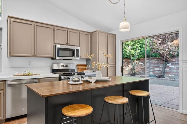 9208 Cerrolinda Cir, Elk Grove, CA 95758