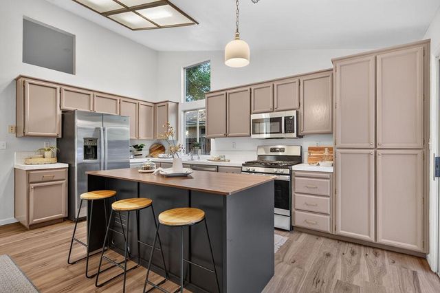 9208 Cerrolinda Cir, Elk Grove, CA 95758