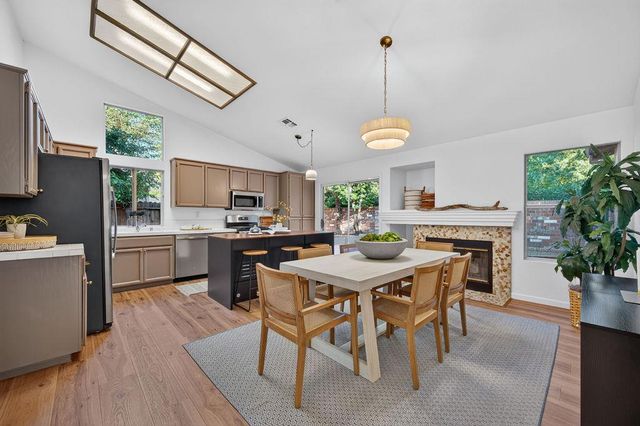 9208 Cerrolinda Cir, Elk Grove, CA 95758