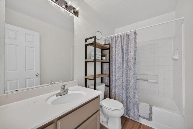 9208 Cerrolinda Cir, Elk Grove, CA 95758