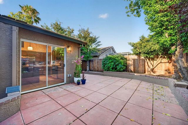 9208 Cerrolinda Cir, Elk Grove, CA 95758