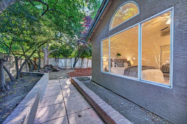 9208 Cerrolinda Cir, Elk Grove, CA 95758