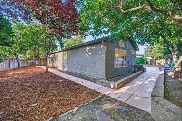 9208 Cerrolinda Cir, Elk Grove, CA 95758