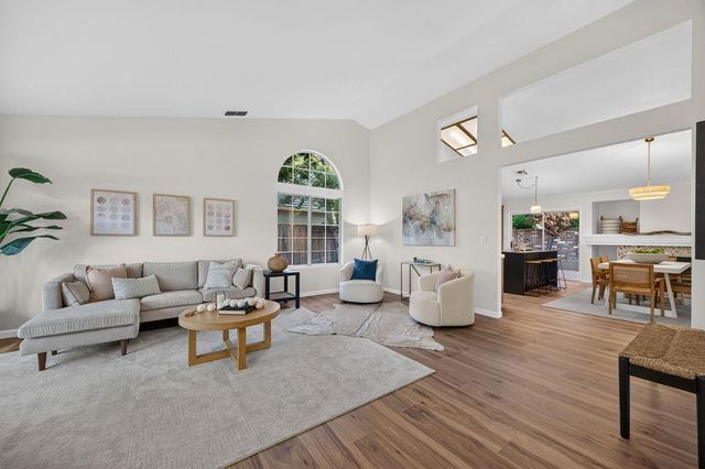 9208 Cerrolinda Cir, Elk Grove, CA 95758