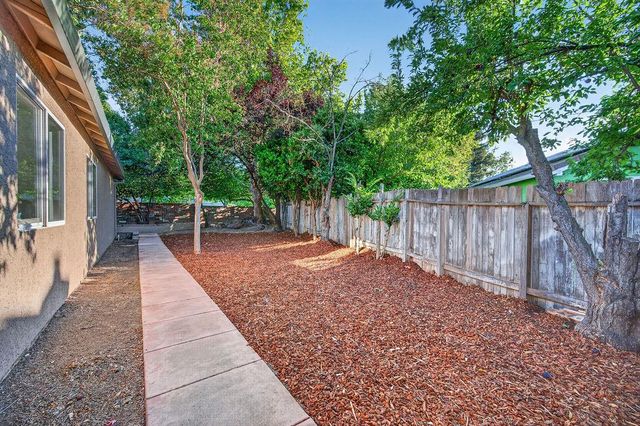9208 Cerrolinda Cir, Elk Grove, CA 95758