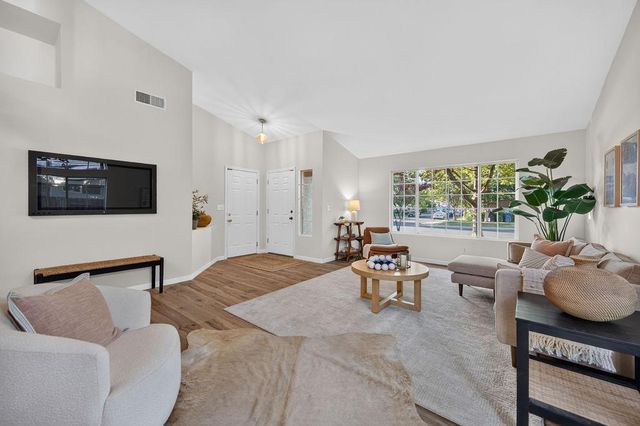 9208 Cerrolinda Cir, Elk Grove, CA 95758