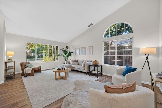 9208 Cerrolinda Cir, Elk Grove, CA 95758