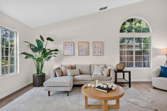 9208 Cerrolinda Cir, Elk Grove, CA 95758