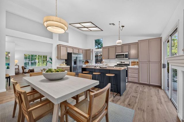 9208 Cerrolinda Cir, Elk Grove, CA 95758