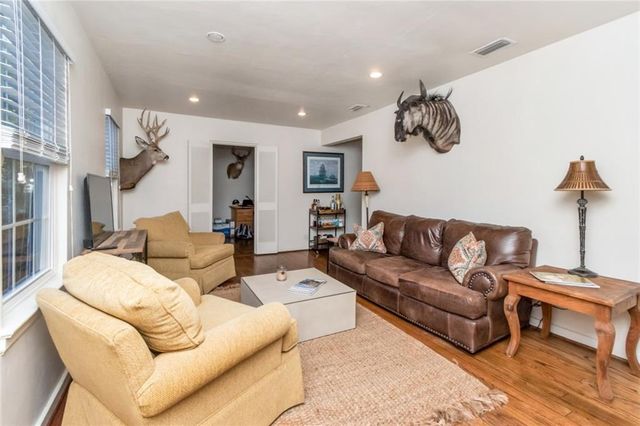 13 Princess Anne Road, Mobile, AL 36608