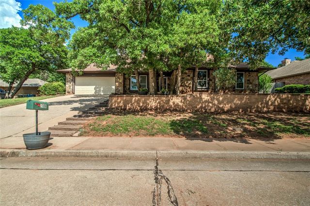 2108 Brookview Lane, Edmond, OK 73034