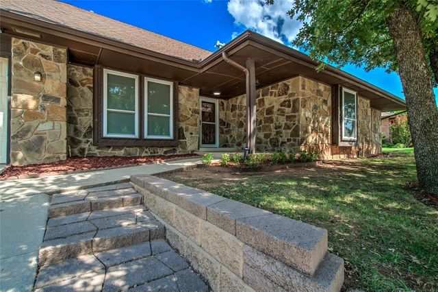 2108 Brookview Lane, Edmond, OK 73034