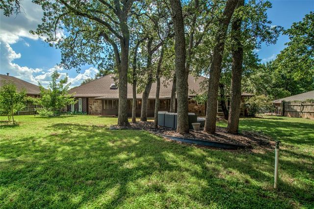 2108 Brookview Lane, Edmond, OK 73034