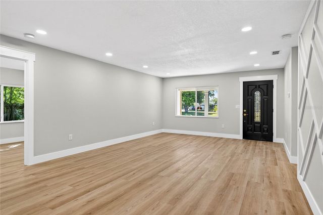 902 N 32ND STREET, St Petersburg, FL 33713