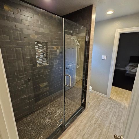 3010 Park Bend Drive, Friendswood, TX 77546