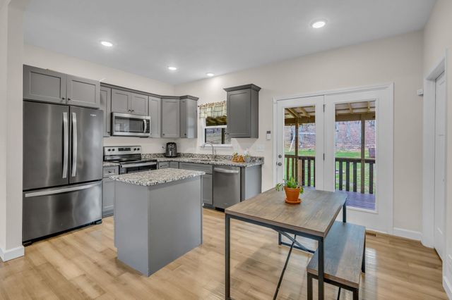 2534 N Hurricane Creek Rd, Mc Ewen, TN 37101