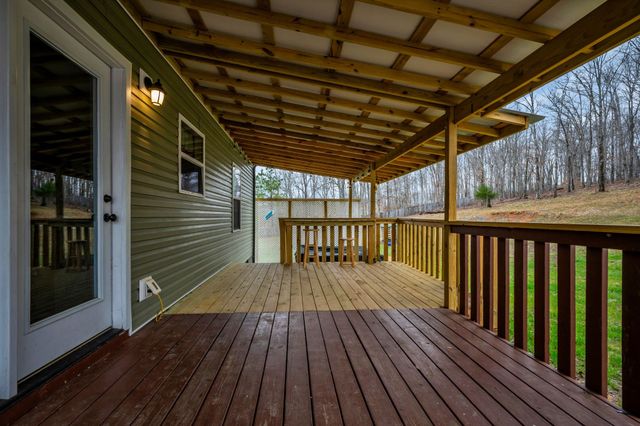 2534 N Hurricane Creek Rd, Mc Ewen, TN 37101