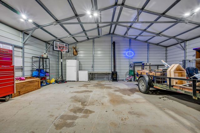 2534 N Hurricane Creek Rd, Mc Ewen, TN 37101