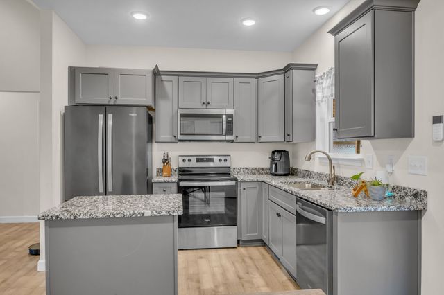 2534 N Hurricane Creek Rd, Mc Ewen, TN 37101