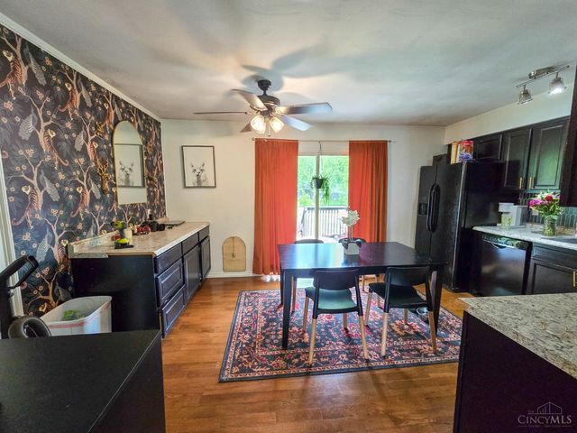 5464 Oak Grove Avenue, Blanchester, OH 45107