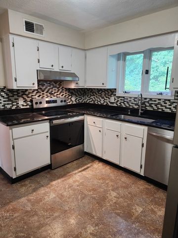 17 April Lane 17, Lexington, MA 02421