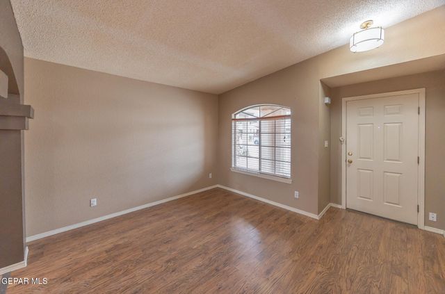 449 Valle Calido Drive, Socorro, TX 79927