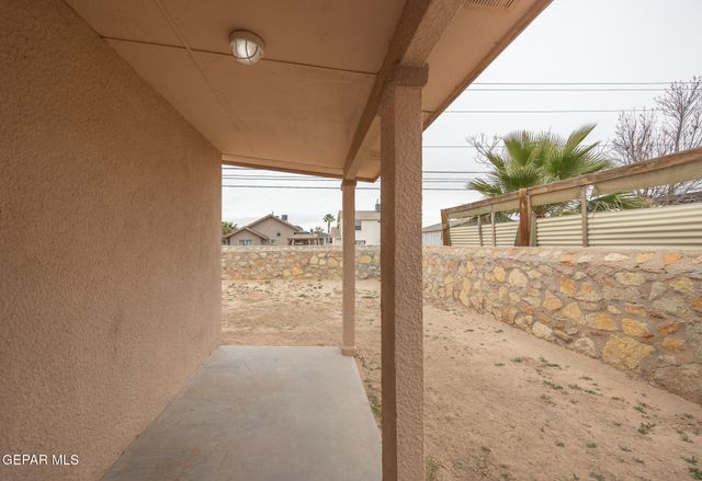 449 Valle Calido Drive, Socorro, TX 79927