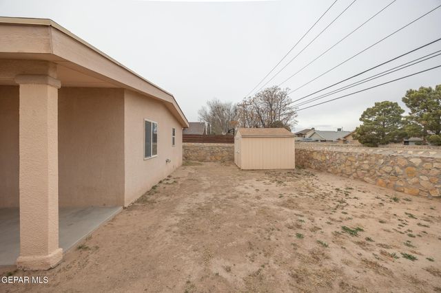 449 Valle Calido Drive, Socorro, TX 79927