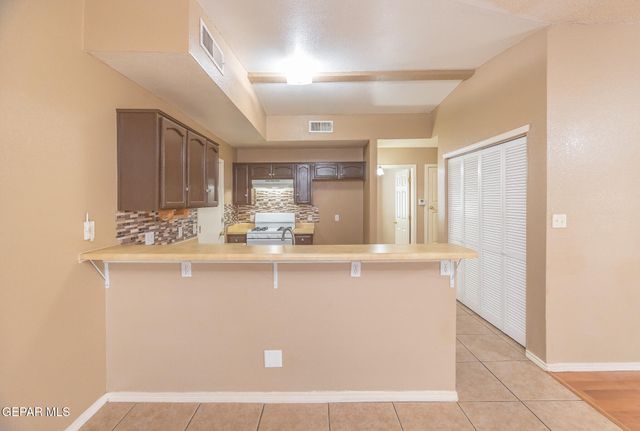 449 Valle Calido Drive, Socorro, TX 79927