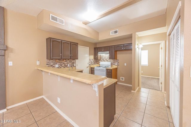 449 Valle Calido Drive, Socorro, TX 79927