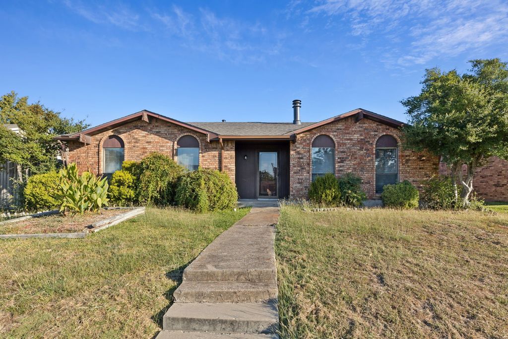 8505 Woodside Road, Rowlett, TX 75088