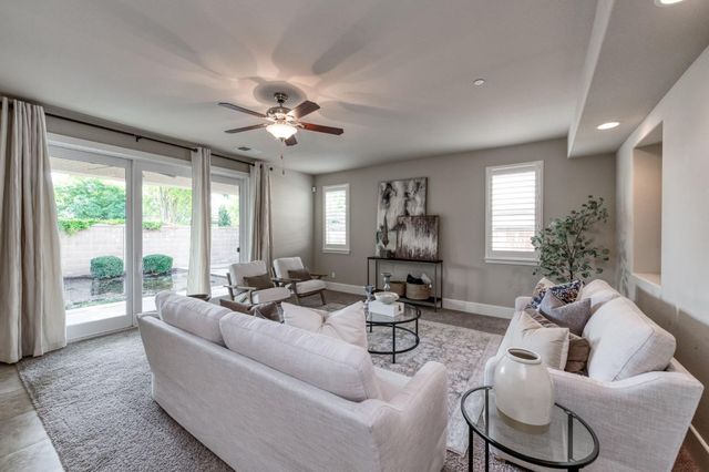 1813 N Paddington Lane, Clovis, CA 93619