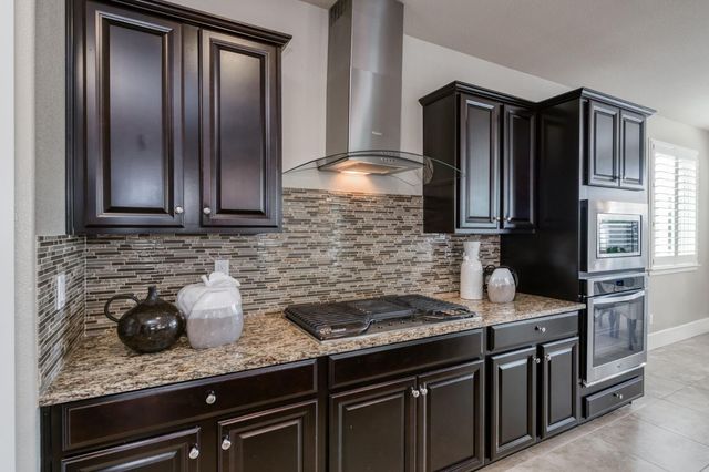 1813 N Paddington Lane, Clovis, CA 93619