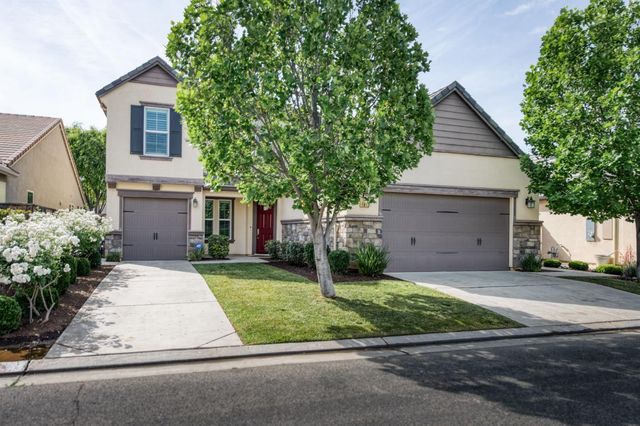 1813 N Paddington Lane, Clovis, CA 93619
