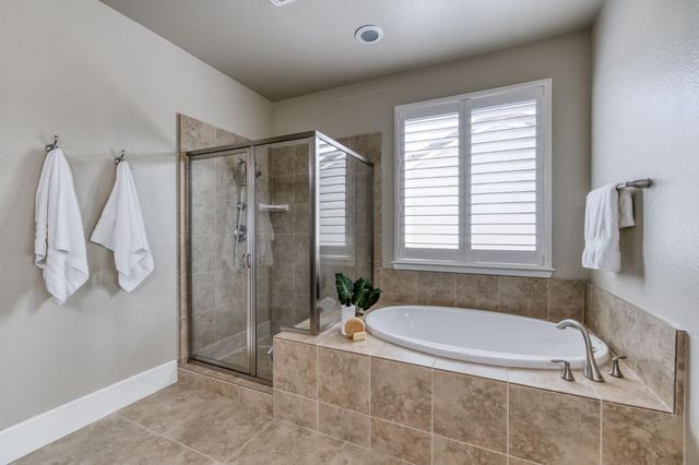 1813 N Paddington Lane, Clovis, CA 93619