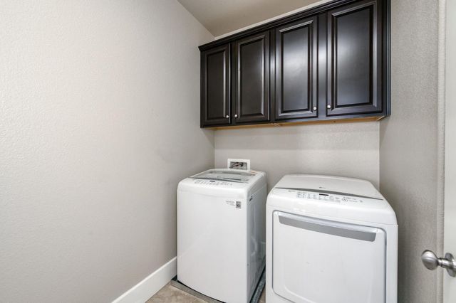 1813 N Paddington Lane, Clovis, CA 93619