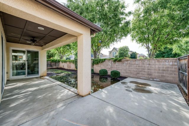 1813 N Paddington Lane, Clovis, CA 93619